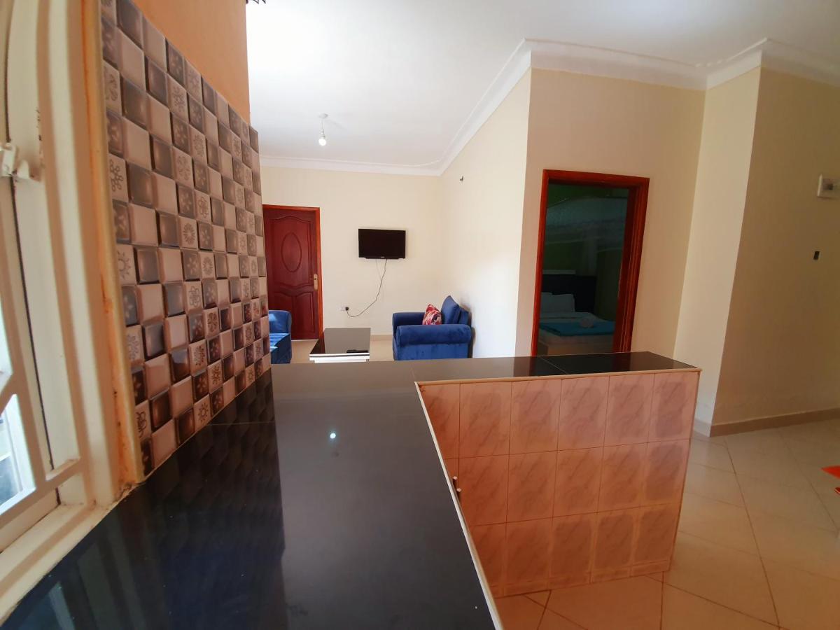 Airport Unique Hotel Εντέμπε Εξωτερικό φωτογραφία