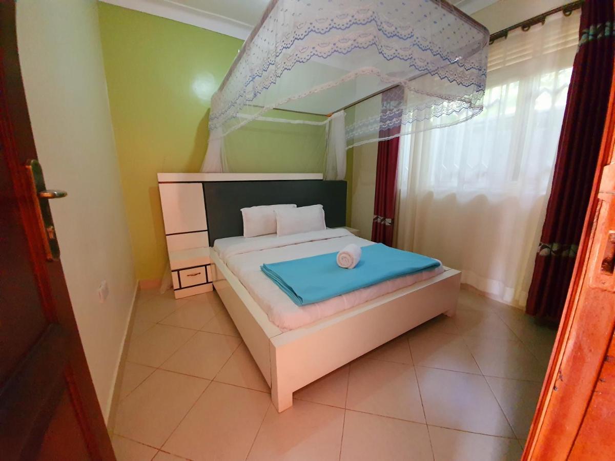 Airport Unique Hotel Εντέμπε Εξωτερικό φωτογραφία
